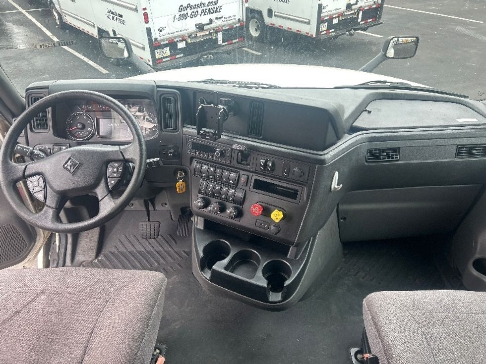 Sleeper Tractor-Heavy Duty Tractors-International-2023-LT625-Louisville-KY-609,494\n\t\tmiles-$ 44,750 - Image 12