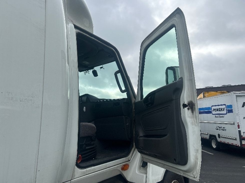 Sleeper Tractor-Heavy Duty Tractors-International-2023-LT625-Louisville-KY-609,494\n\t\tmiles-$ 44,750 - Image 13