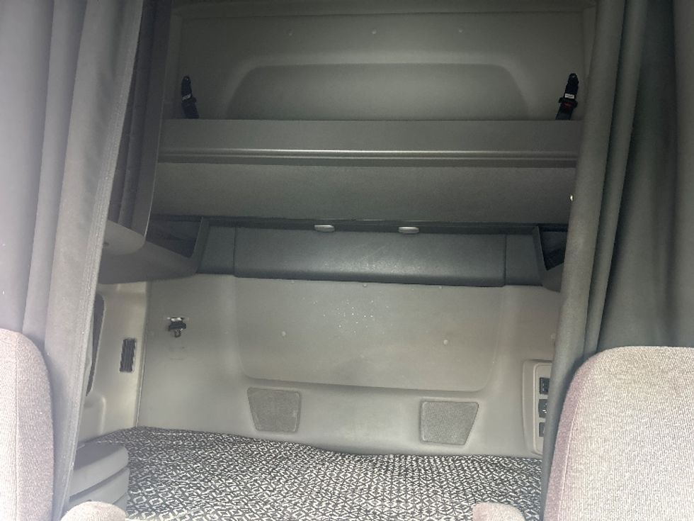 Sleeper Tractor-Heavy Duty Tractors-International-2023-LT625-Louisville-KY-609,494\n\t\tmiles-$ 44,750 - Image 16