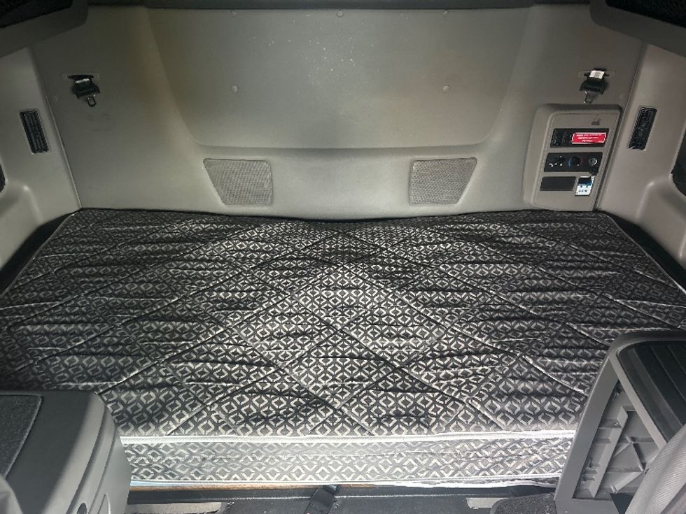 Sleeper Tractor-Heavy Duty Tractors-International-2023-LT625-Louisville-KY-609,494\n\t\tmiles-$ 44,750 - Image 17