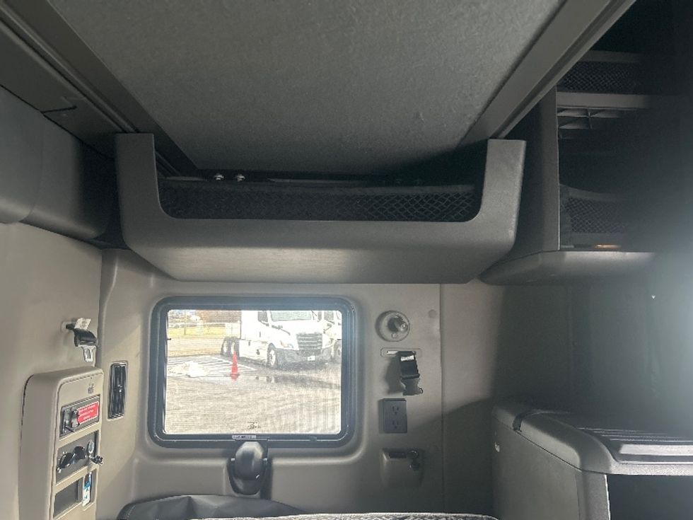 Sleeper Tractor-Heavy Duty Tractors-International-2023-LT625-Louisville-KY-609,494\n\t\tmiles-$ 44,750 - Image 18