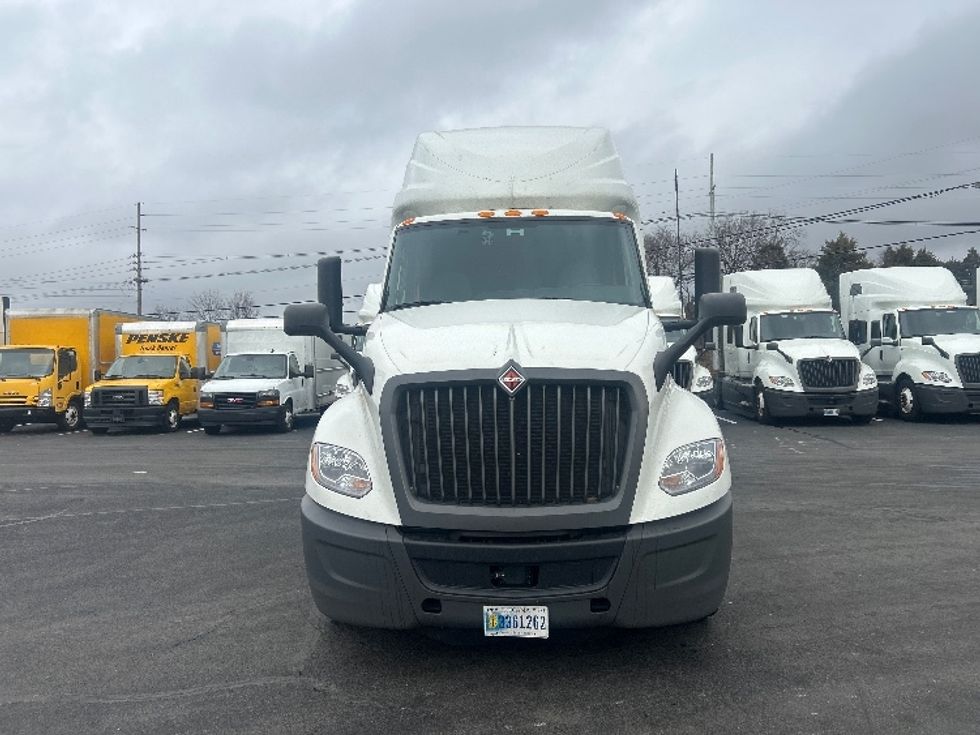 Sleeper Tractor-Heavy Duty Tractors-International-2023-LT625-Louisville-KY-609,494\n\t\tmiles-$ 44,750 - Image 2