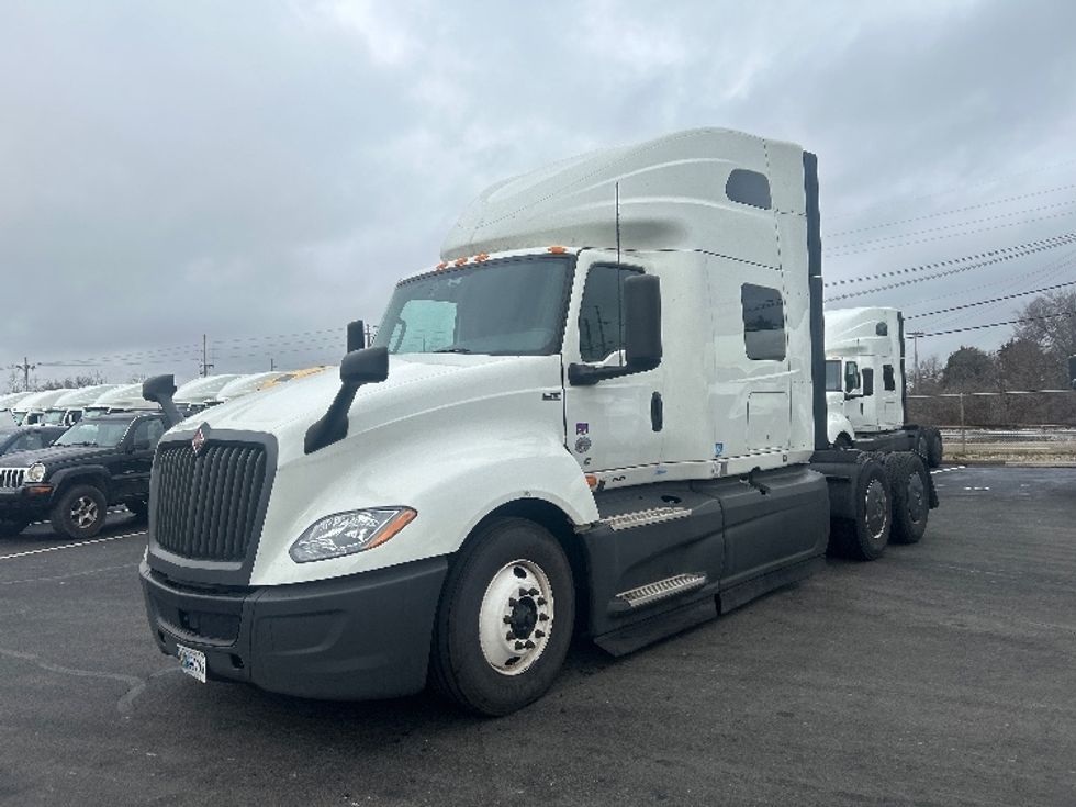 Sleeper Tractor-Heavy Duty Tractors-International-2023-LT625-Louisville-KY-609,494\n\t\tmiles-$ 44,750 - Image 3