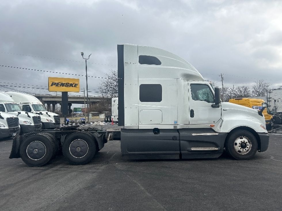 Sleeper Tractor-Heavy Duty Tractors-International-2023-LT625-Louisville-KY-609,494\n\t\tmiles-$ 44,750 - Image 8