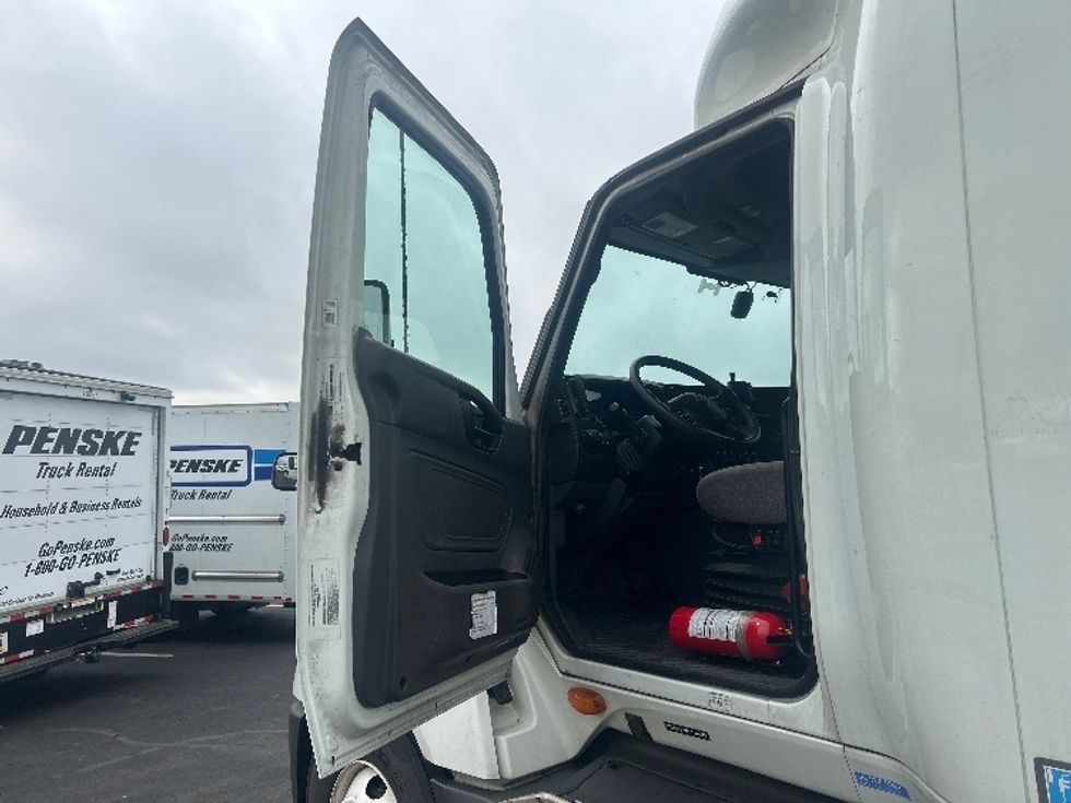 Sleeper Tractor-Heavy Duty Tractors-International-2023-LT625-Louisville-KY-609,494\n\t\tmiles-$ 44,750 - Image 9