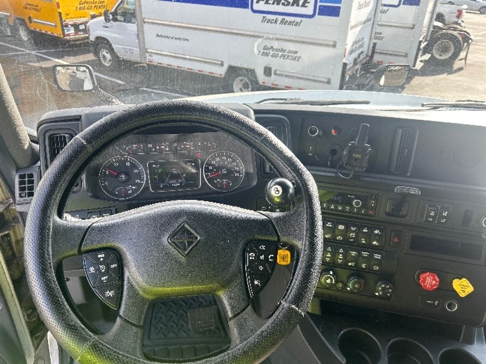 Sleeper Tractor-Heavy Duty Tractors-International-2023-LT625-Louisville-KY-618,315\n\t\tmiles-$ 43,750 - Image 11