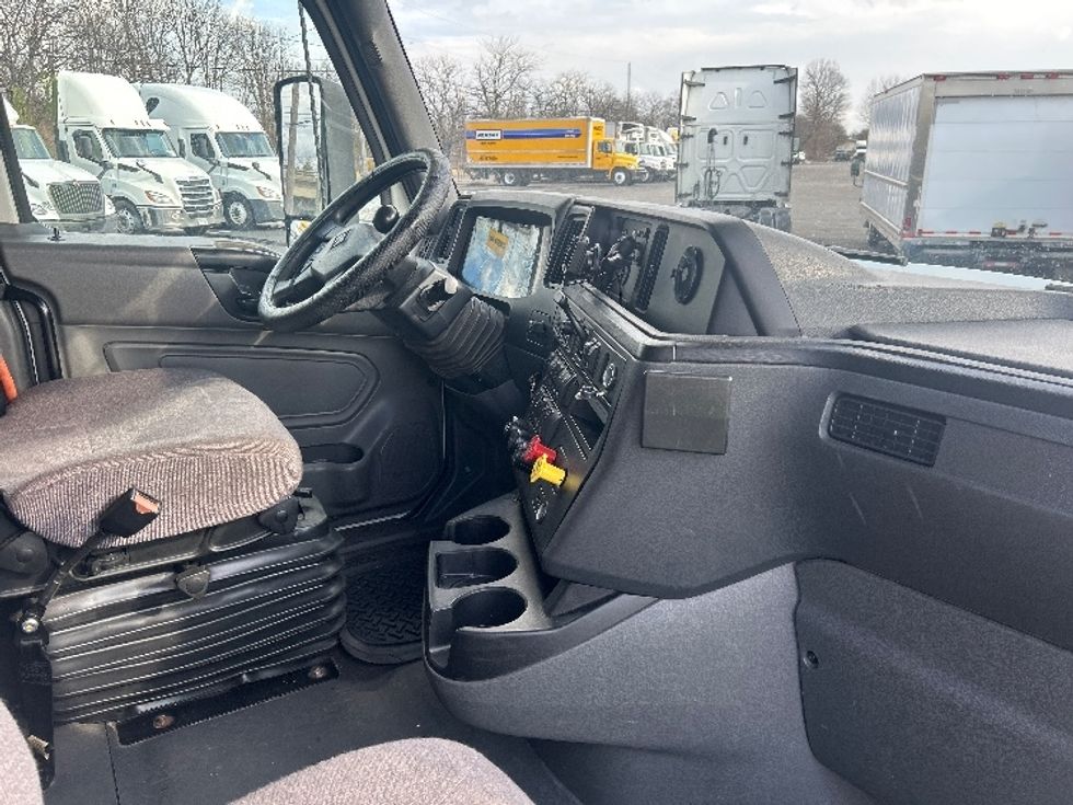 Sleeper Tractor-Heavy Duty Tractors-International-2023-LT625-Louisville-KY-618,315\n\t\tmiles-$ 43,750 - Image 15