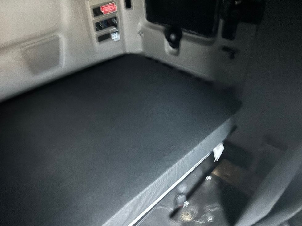 Sleeper Tractor-Heavy Duty Tractors-International-2023-LT625-Louisville-KY-618,315\n\t\tmiles-$ 43,750 - Image 18