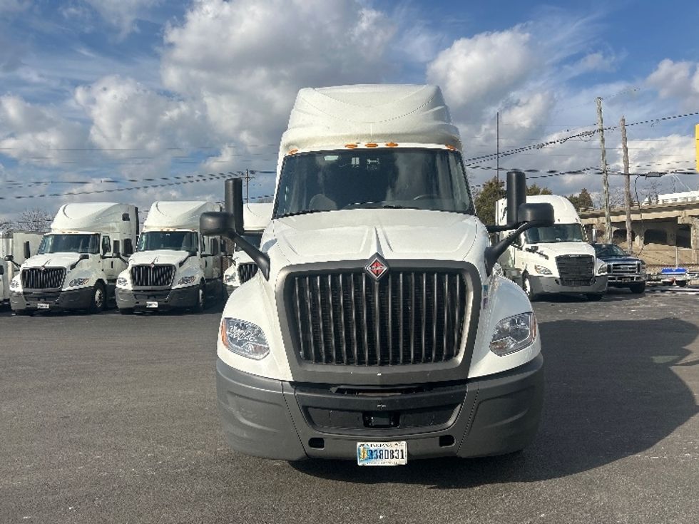 Sleeper Tractor-Heavy Duty Tractors-International-2023-LT625-Louisville-KY-618,315\n\t\tmiles-$ 43,750 - Image 2