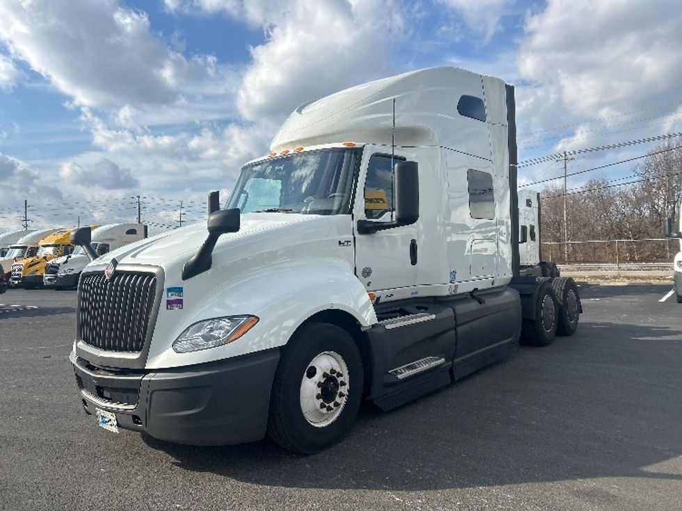 Sleeper Tractor-Heavy Duty Tractors-International-2023-LT625-Louisville-KY-618,315\n\t\tmiles-$ 43,750 - Image 3