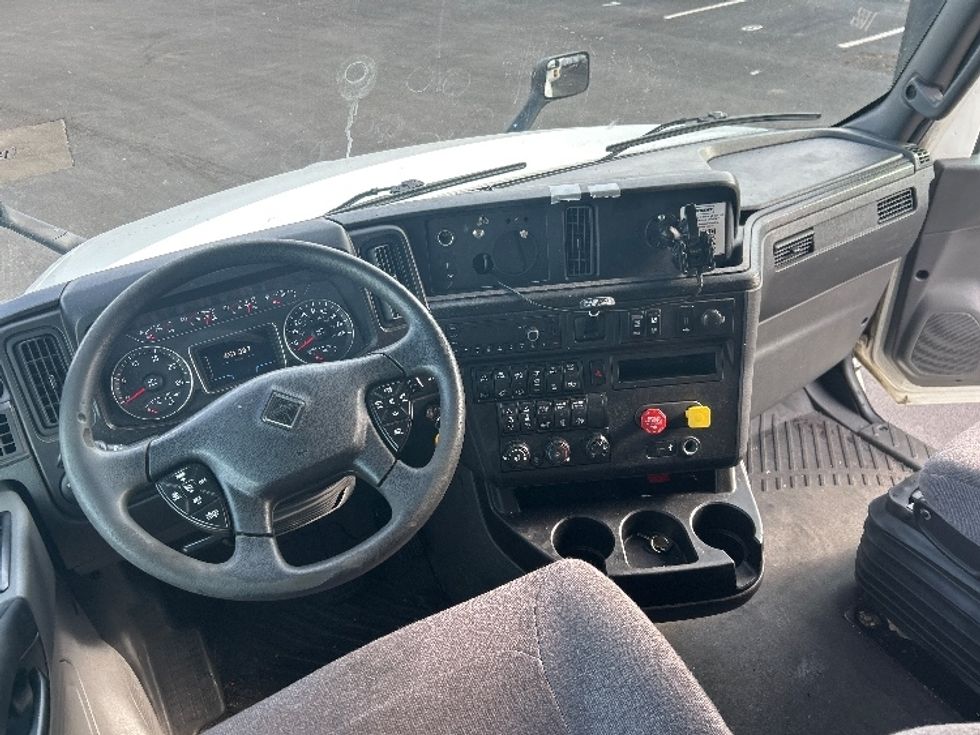 Sleeper Tractor-Heavy Duty Tractors-International-2023-LT625-Louisville-KY-651,338\n\t\tmiles-$ 40,750 - Image 10