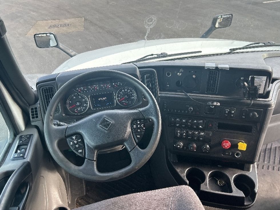 Sleeper Tractor-Heavy Duty Tractors-International-2023-LT625-Louisville-KY-651,338\n\t\tmiles-$ 40,750 - Image 11