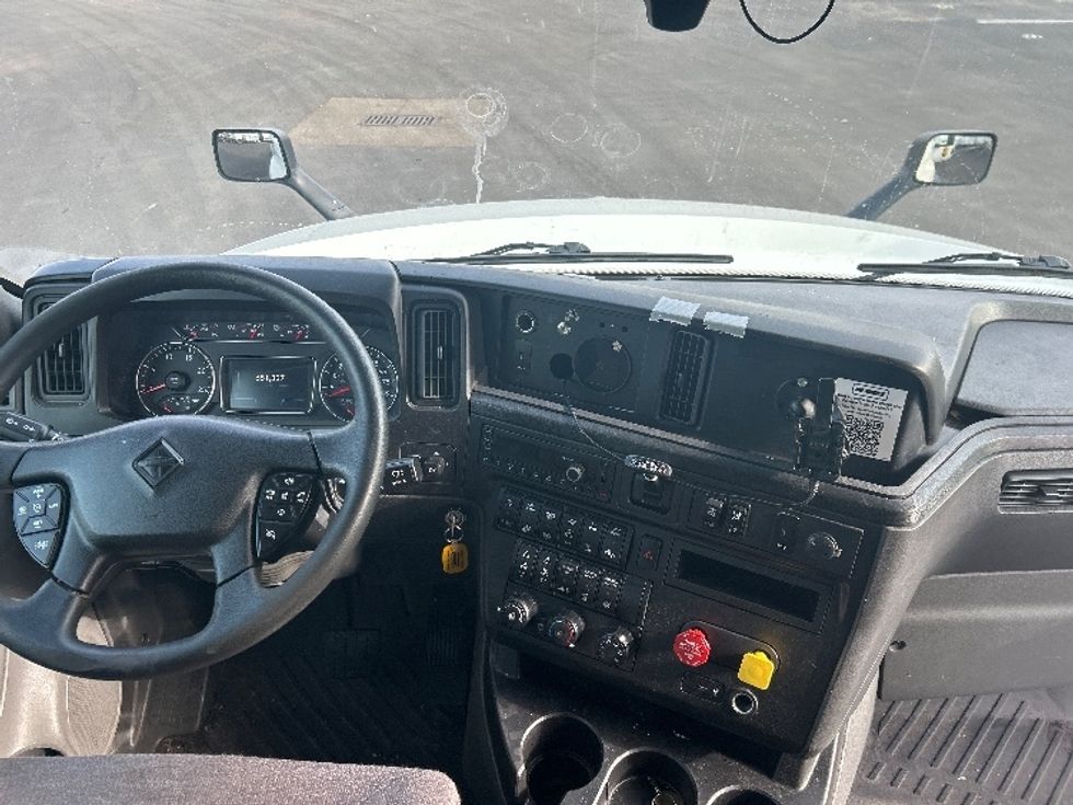 Sleeper Tractor-Heavy Duty Tractors-International-2023-LT625-Louisville-KY-651,338\n\t\tmiles-$ 40,750 - Image 12