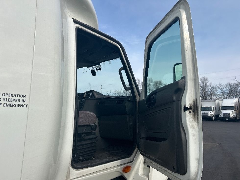 Sleeper Tractor-Heavy Duty Tractors-International-2023-LT625-Louisville-KY-651,338\n\t\tmiles-$ 40,750 - Image 13