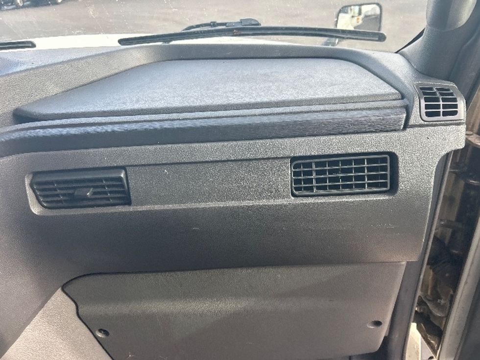 Sleeper Tractor-Heavy Duty Tractors-International-2023-LT625-Louisville-KY-651,338\n\t\tmiles-$ 40,750 - Image 14