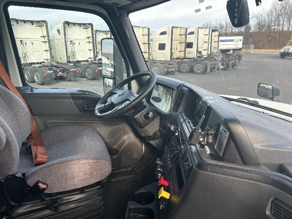 Sleeper Tractor-Heavy Duty Tractors-International-2023-LT625-Louisville-KY-651,338\n\t\tmiles-$ 40,750 - Image 15