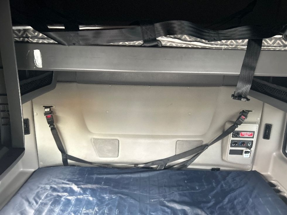 Sleeper Tractor-Heavy Duty Tractors-International-2023-LT625-Louisville-KY-651,338\n\t\tmiles-$ 40,750 - Image 16