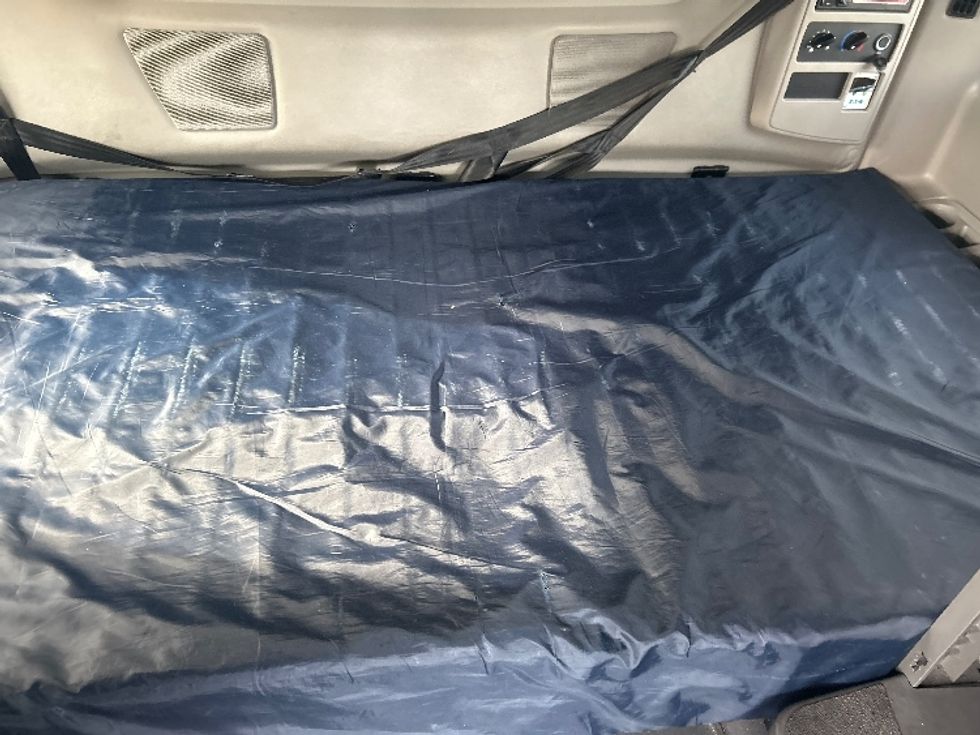 Sleeper Tractor-Heavy Duty Tractors-International-2023-LT625-Louisville-KY-651,338\n\t\tmiles-$ 40,750 - Image 17