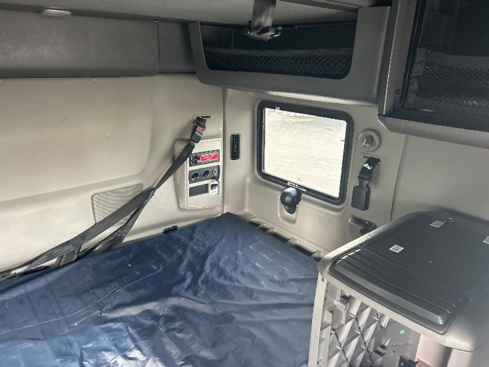 Sleeper Tractor-Heavy Duty Tractors-International-2023-LT625-Louisville-KY-651,338\n\t\tmiles-$ 40,750 - Image 18