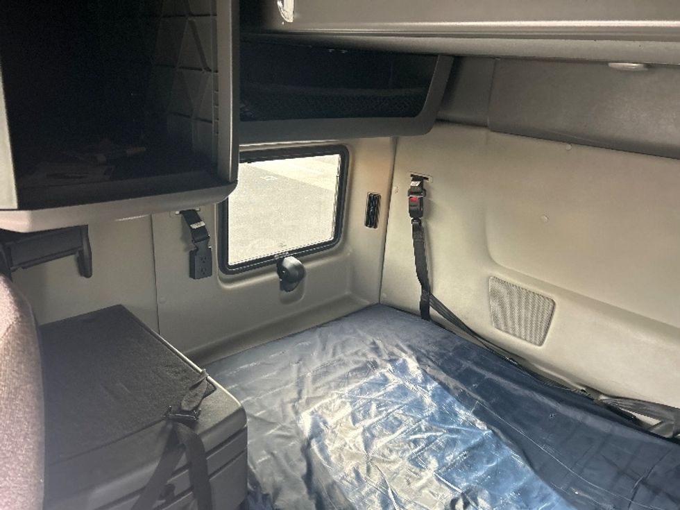 Sleeper Tractor-Heavy Duty Tractors-International-2023-LT625-Louisville-KY-651,338\n\t\tmiles-$ 40,750 - Image 19