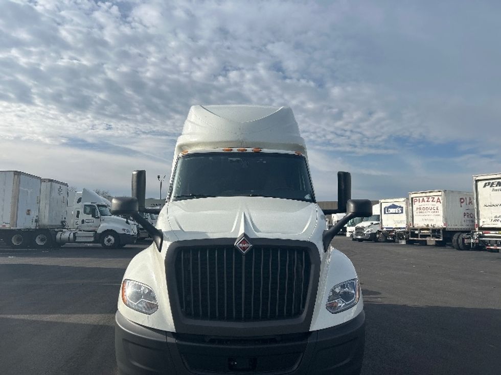 Sleeper Tractor-Heavy Duty Tractors-International-2023-LT625-Louisville-KY-651,338\n\t\tmiles-$ 40,750 - Image 2