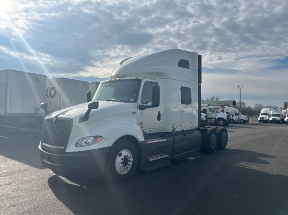 Sleeper Tractor-Heavy Duty Tractors-International-2023-LT625-Louisville-KY-651,338\n\t\tmiles-$ 40,750 - Image 3