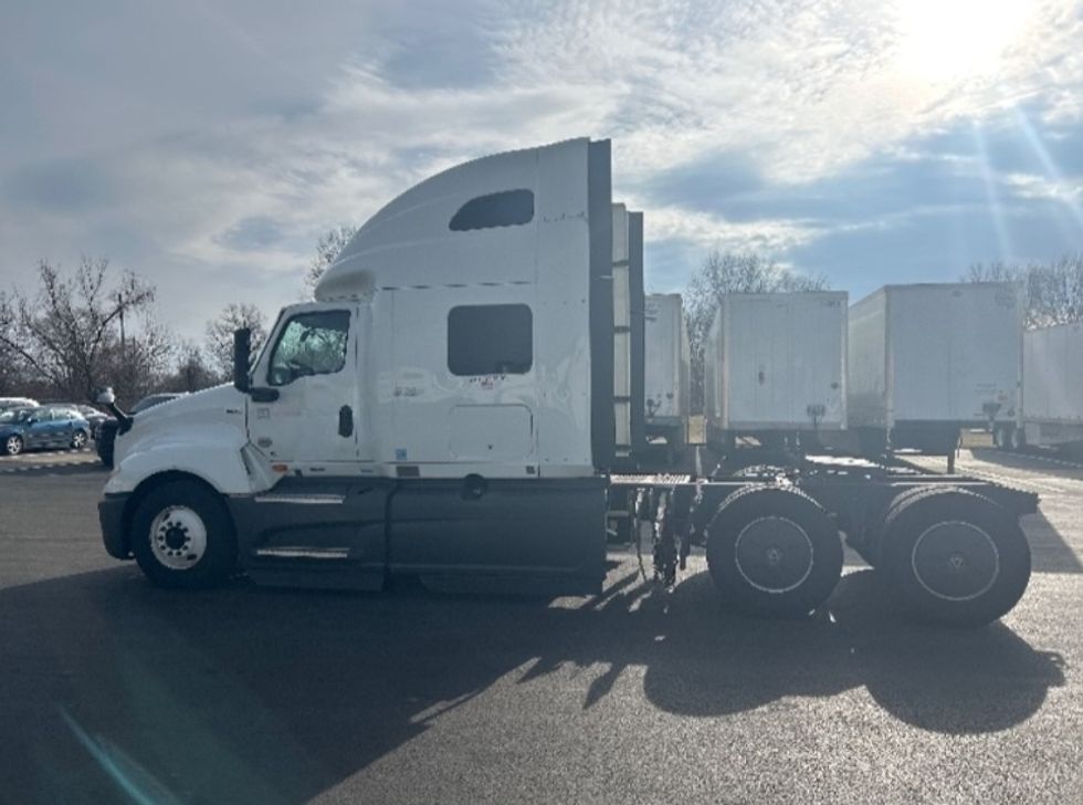 Sleeper Tractor-Heavy Duty Tractors-International-2023-LT625-Louisville-KY-651,338\n\t\tmiles-$ 40,750 - Image 4