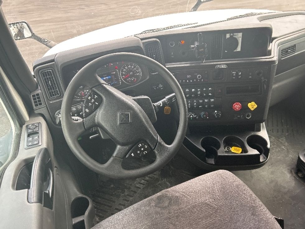 Sleeper Tractor-Heavy Duty Tractors-International-2023-LT625-Louisville-KY-651,678\n\t\tmiles-$ 40,750 - Image 10