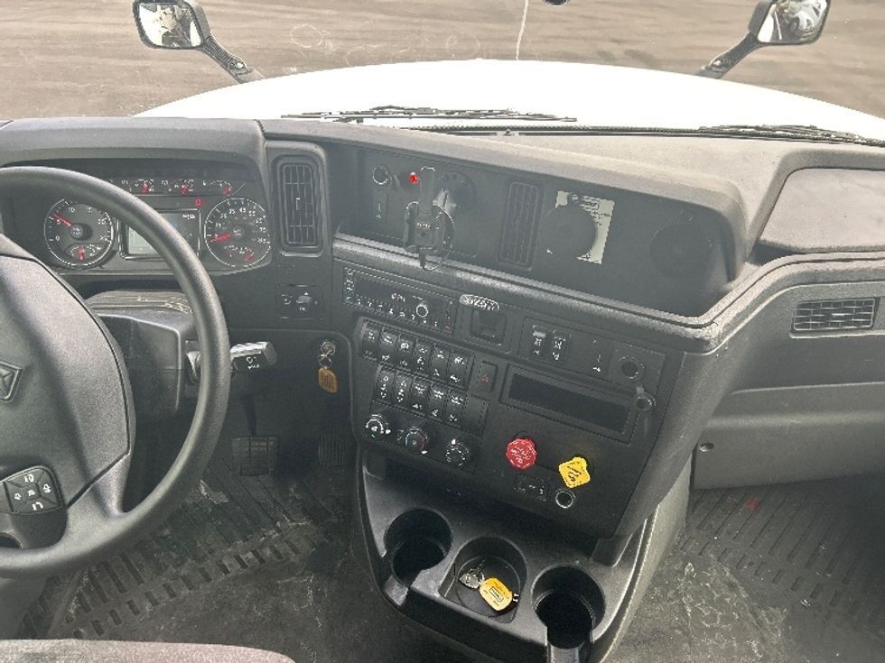 Sleeper Tractor-Heavy Duty Tractors-International-2023-LT625-Louisville-KY-651,678\n\t\tmiles-$ 40,750 - Image 12