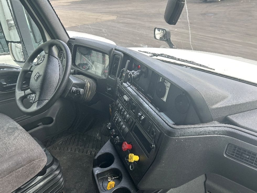 Sleeper Tractor-Heavy Duty Tractors-International-2023-LT625-Louisville-KY-651,678\n\t\tmiles-$ 40,750 - Image 15