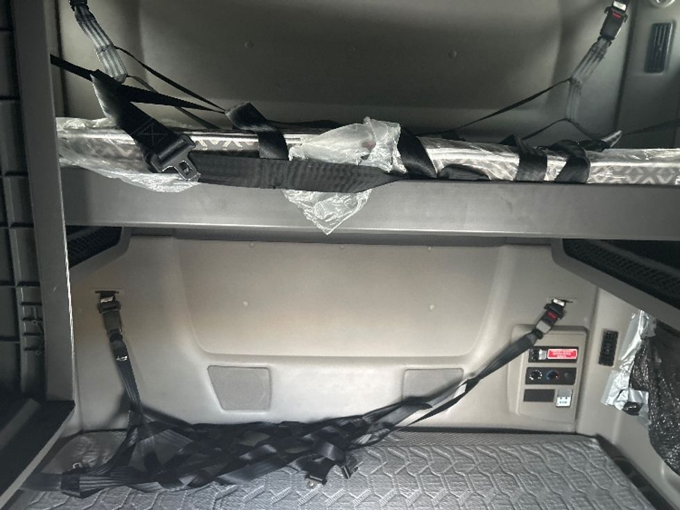 Sleeper Tractor-Heavy Duty Tractors-International-2023-LT625-Louisville-KY-651,678\n\t\tmiles-$ 40,750 - Image 16