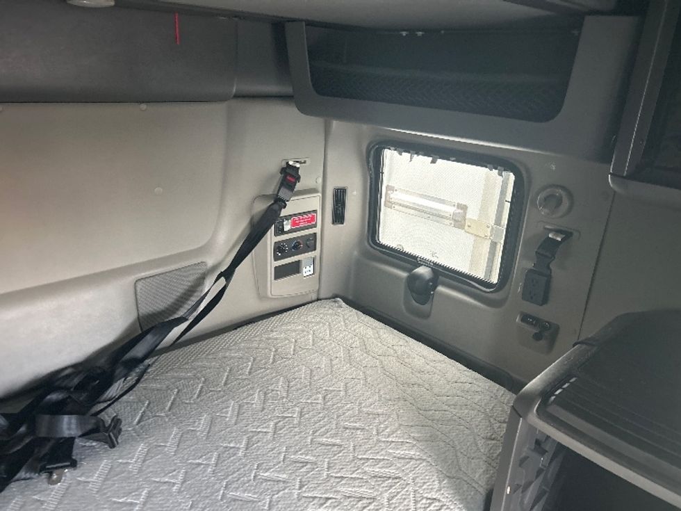 Sleeper Tractor-Heavy Duty Tractors-International-2023-LT625-Louisville-KY-651,678\n\t\tmiles-$ 40,750 - Image 18