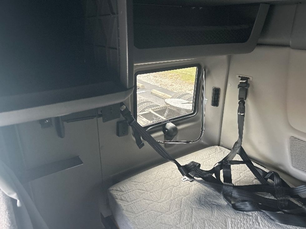 Sleeper Tractor-Heavy Duty Tractors-International-2023-LT625-Louisville-KY-651,678\n\t\tmiles-$ 40,750 - Image 19