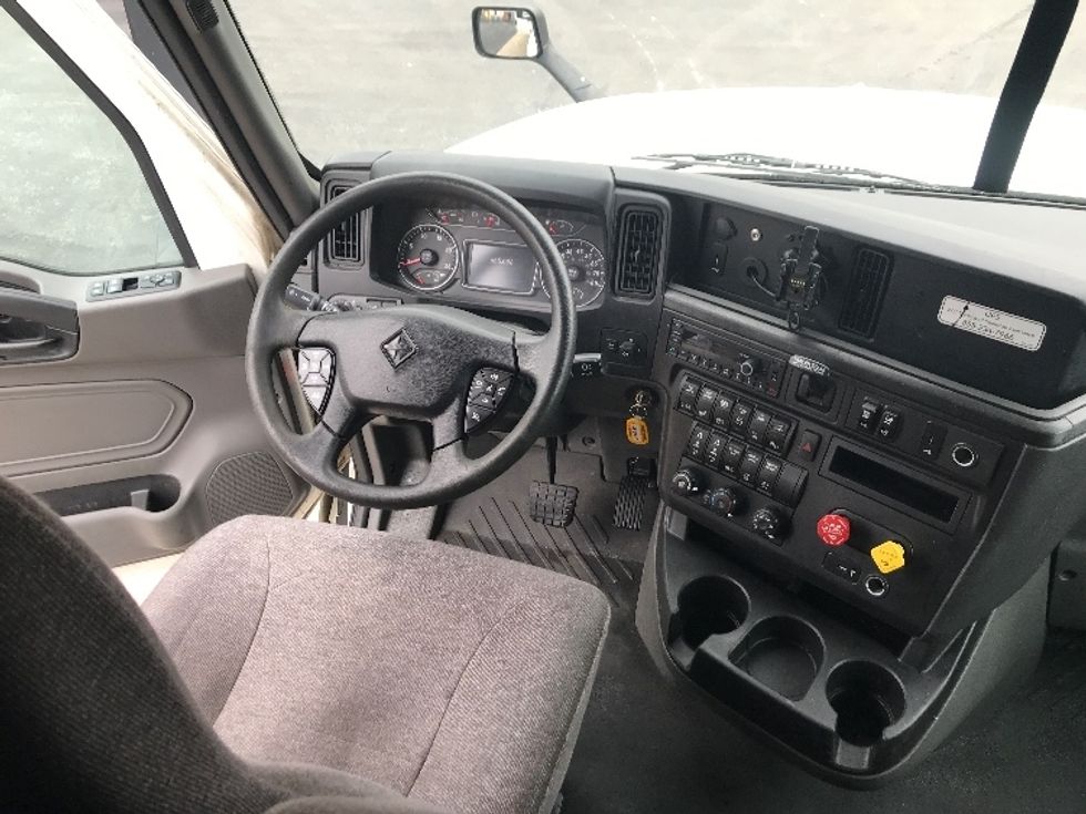 Sleeper Tractor-Heavy Duty Tractors-International-2023-LT625-Louisville-KY-655,098\n\t\tmiles-$ 42,500 - Image 11