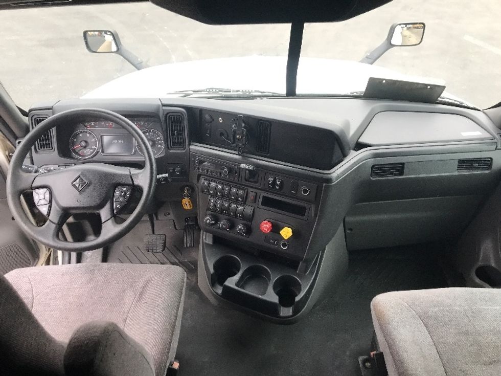 Sleeper Tractor-Heavy Duty Tractors-International-2023-LT625-Louisville-KY-655,098\n\t\tmiles-$ 42,500 - Image 12