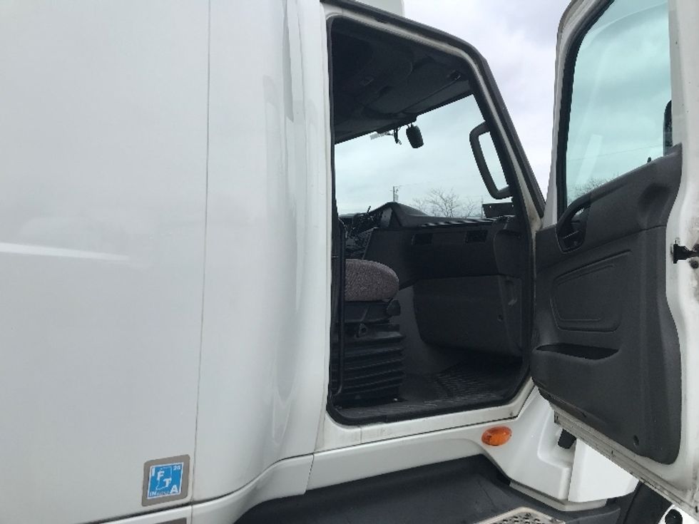 Sleeper Tractor-Heavy Duty Tractors-International-2023-LT625-Louisville-KY-655,098\n\t\tmiles-$ 42,500 - Image 13