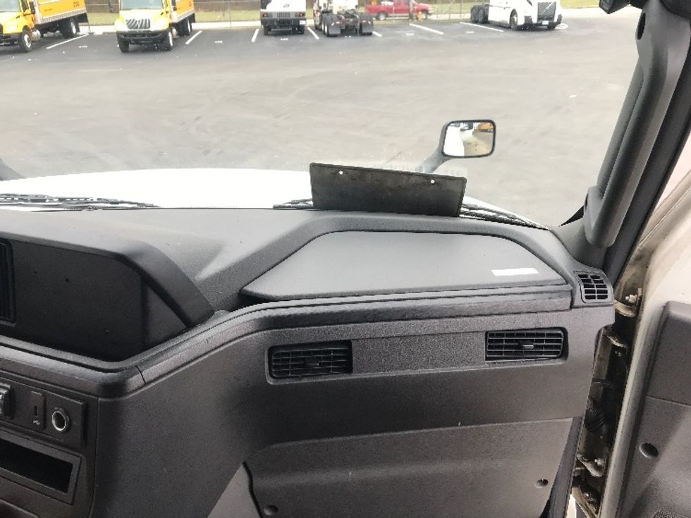 Sleeper Tractor-Heavy Duty Tractors-International-2023-LT625-Louisville-KY-655,098\n\t\tmiles-$ 42,500 - Image 14