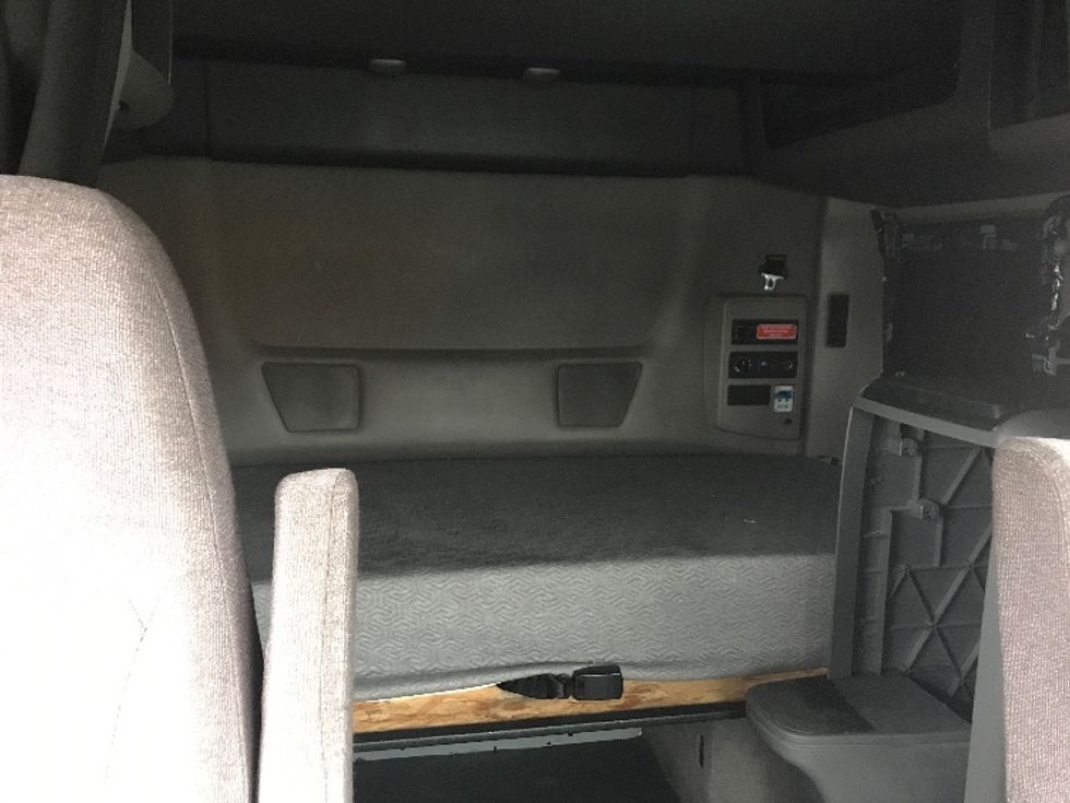 Sleeper Tractor-Heavy Duty Tractors-International-2023-LT625-Louisville-KY-655,098\n\t\tmiles-$ 42,500 - Image 16