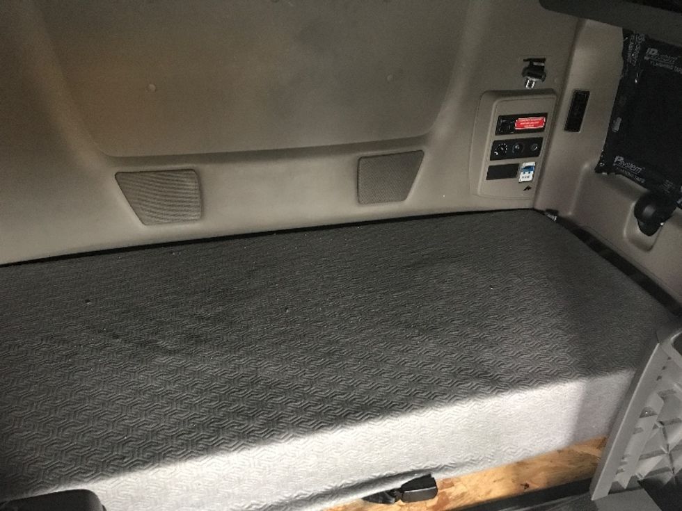 Sleeper Tractor-Heavy Duty Tractors-International-2023-LT625-Louisville-KY-655,098\n\t\tmiles-$ 42,500 - Image 17