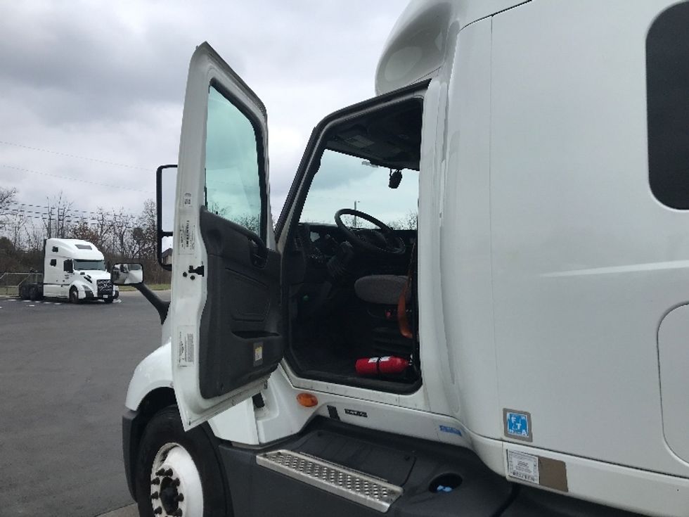 Sleeper Tractor-Heavy Duty Tractors-International-2023-LT625-Louisville-KY-655,098\n\t\tmiles-$ 42,500 - Image 9