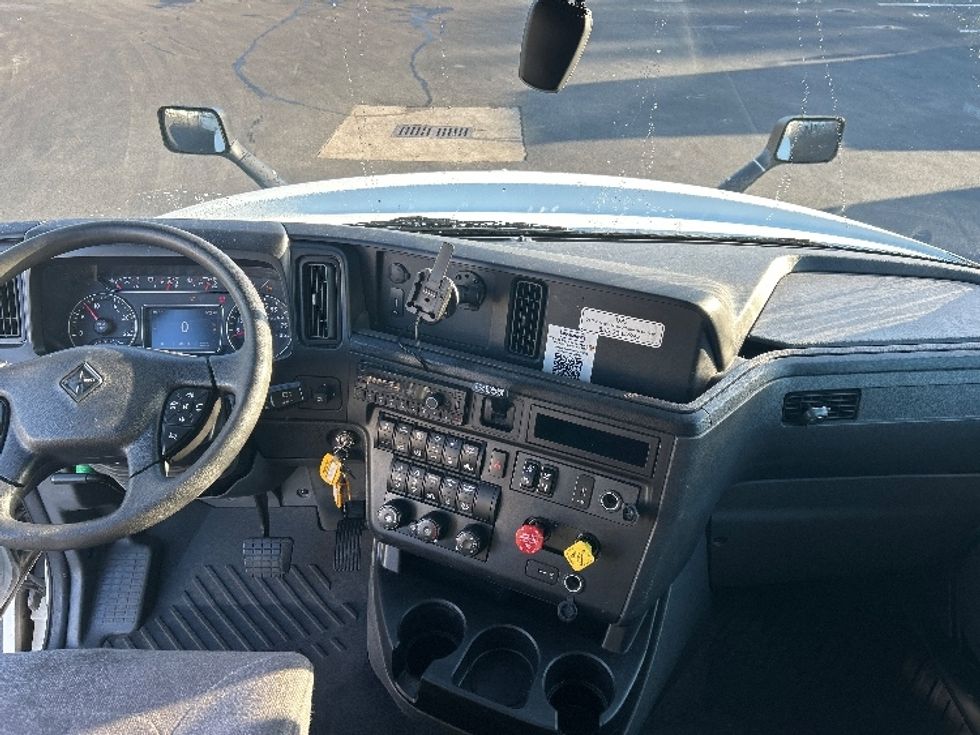 Sleeper Tractor-Heavy Duty Tractors-International-2023-LT625-Louisville-KY-655,196\n\t\tmiles-$ 44,250 - Image 12