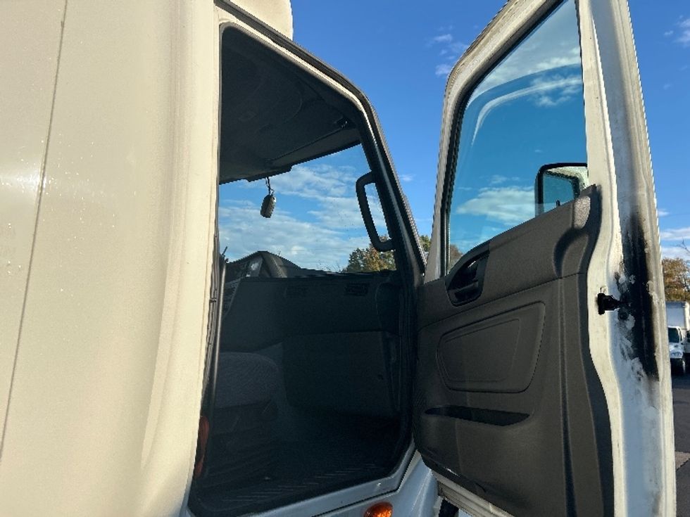 Sleeper Tractor-Heavy Duty Tractors-International-2023-LT625-Louisville-KY-655,196\n\t\tmiles-$ 44,250 - Image 13