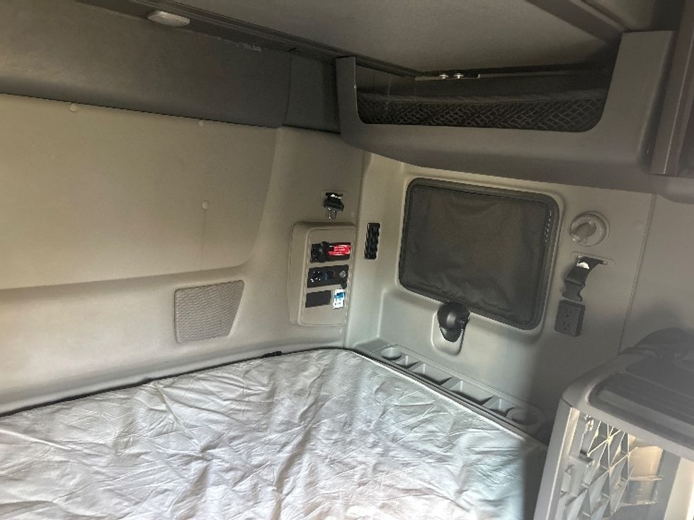 Sleeper Tractor-Heavy Duty Tractors-International-2023-LT625-Louisville-KY-655,196\n\t\tmiles-$ 44,250 - Image 18