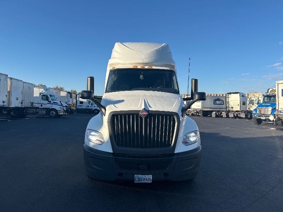 Sleeper Tractor-Heavy Duty Tractors-International-2023-LT625-Louisville-KY-655,196\n\t\tmiles-$ 44,250 - Image 2