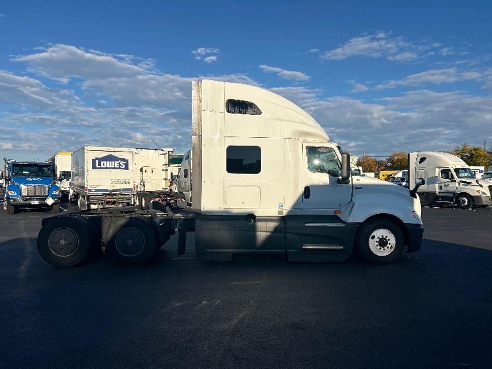 Sleeper Tractor-Heavy Duty Tractors-International-2023-LT625-Louisville-KY-655,196\n\t\tmiles-$ 44,250 - Image 8