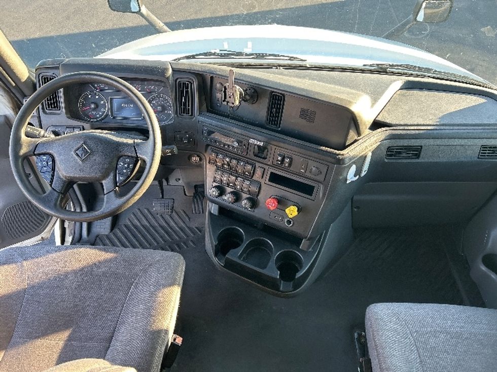 Sleeper Tractor-Heavy Duty Tractors-International-2023-LT625-Louisville-KY-661,179\n\t\tmiles-$ 43,750 - Image 12