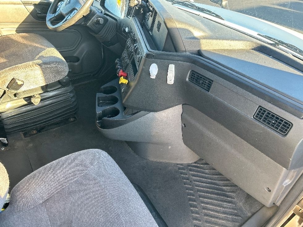 Sleeper Tractor-Heavy Duty Tractors-International-2023-LT625-Louisville-KY-661,179\n\t\tmiles-$ 43,750 - Image 15