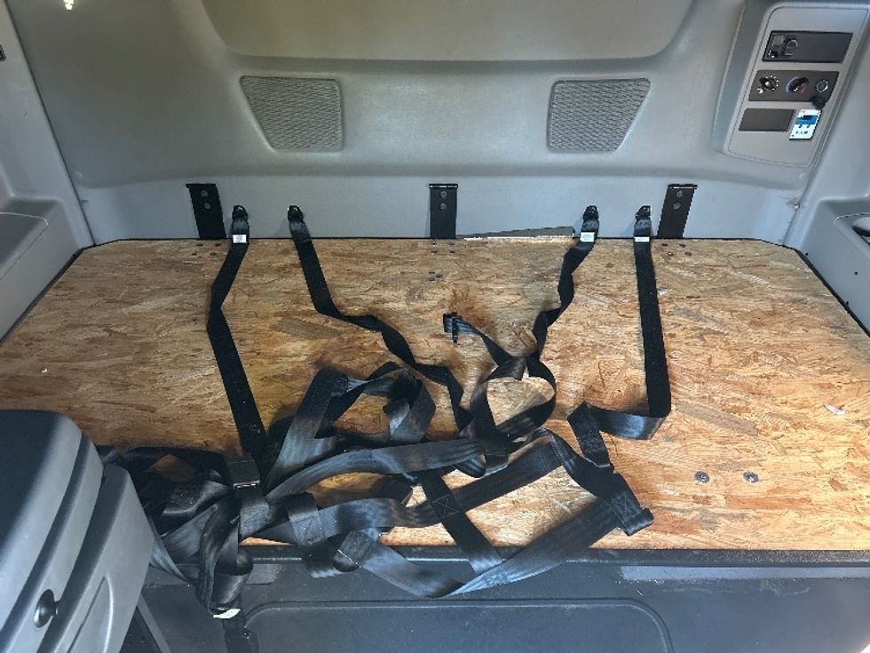 Sleeper Tractor-Heavy Duty Tractors-International-2023-LT625-Louisville-KY-661,179\n\t\tmiles-$ 43,750 - Image 17