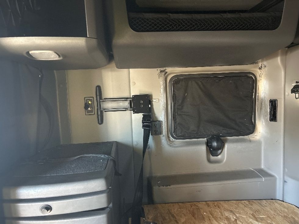 Sleeper Tractor-Heavy Duty Tractors-International-2023-LT625-Louisville-KY-661,179\n\t\tmiles-$ 43,750 - Image 19