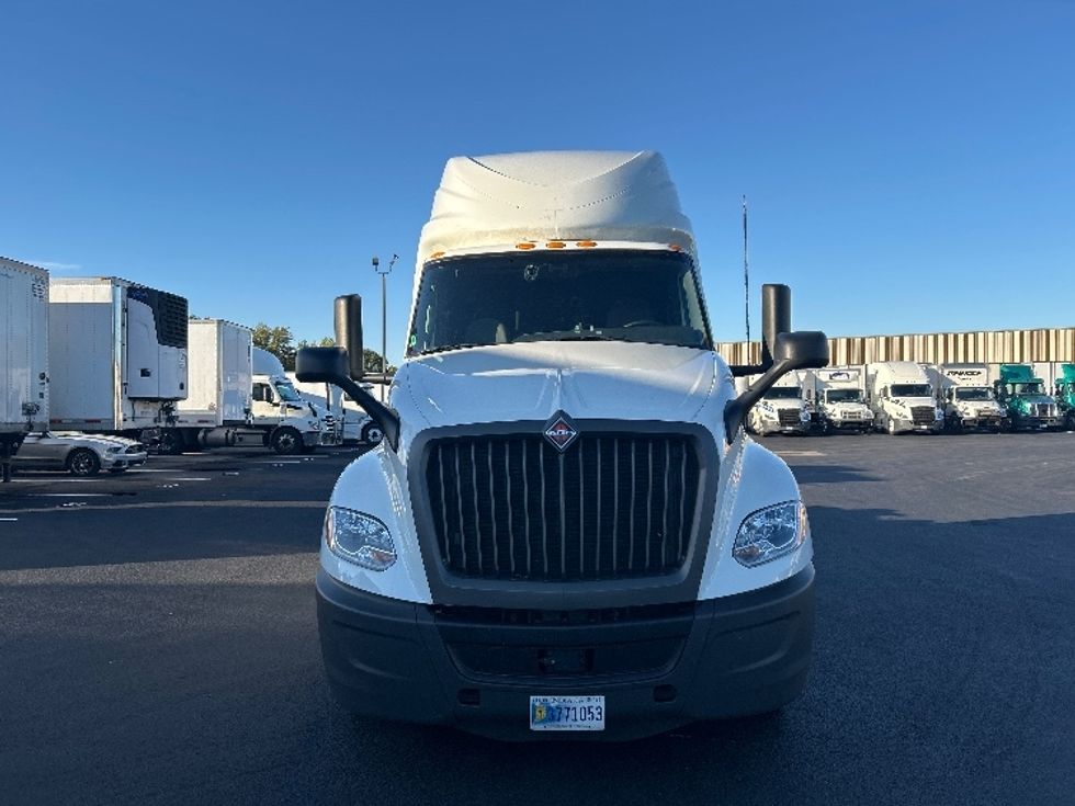 Sleeper Tractor-Heavy Duty Tractors-International-2023-LT625-Louisville-KY-661,179\n\t\tmiles-$ 43,750 - Image 2
